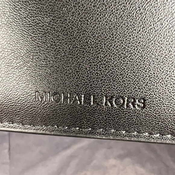 EUC Michael Kors Harrison Wallet - Picture 7 of 7